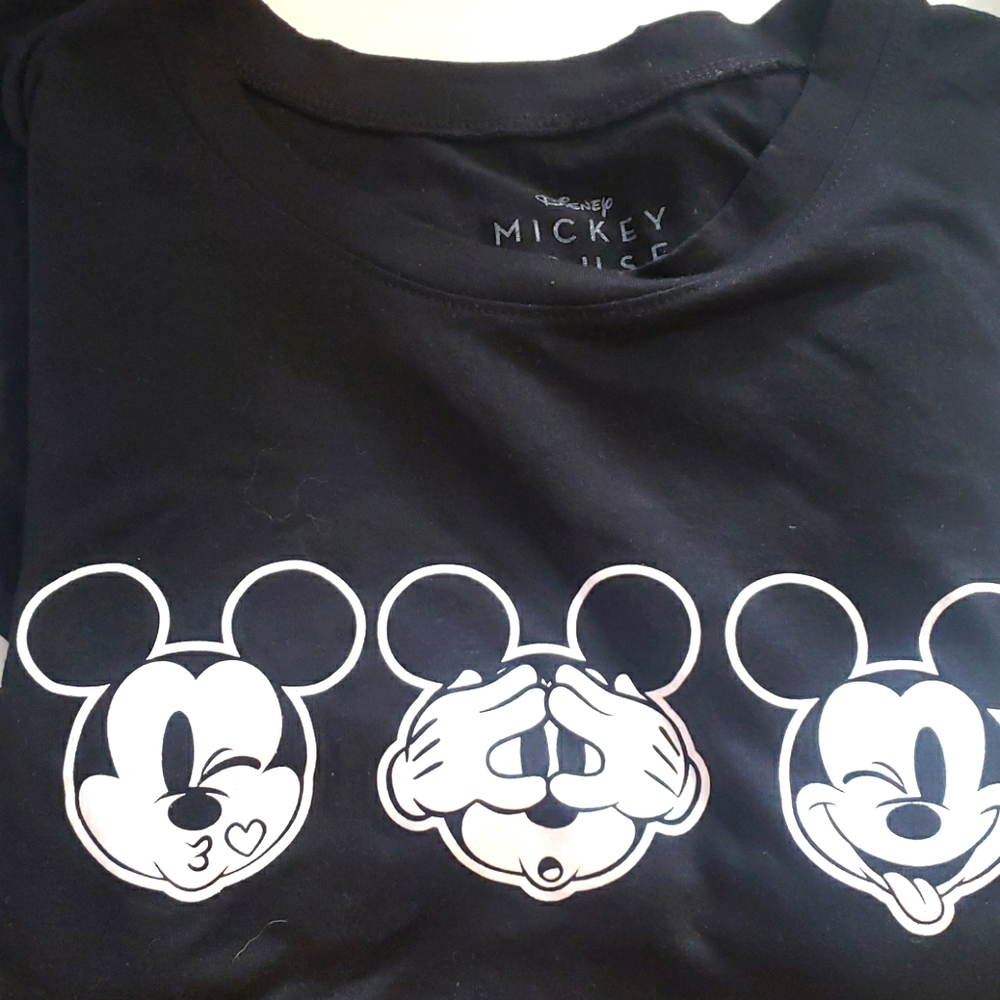 Disney mickey mouse black tee shirt  L